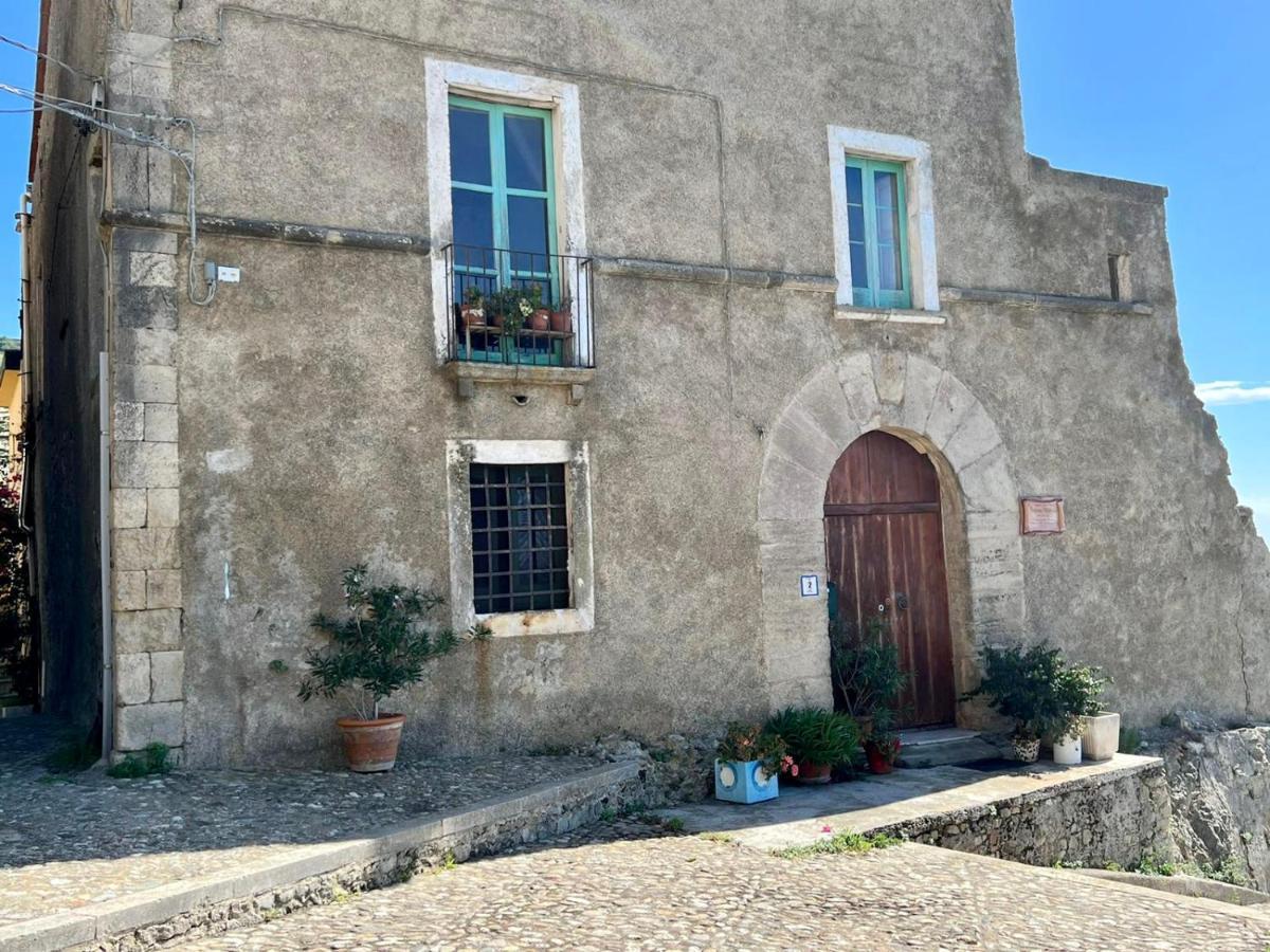Al Castello Apartment Fiumefreddo Bruzio Exterior foto