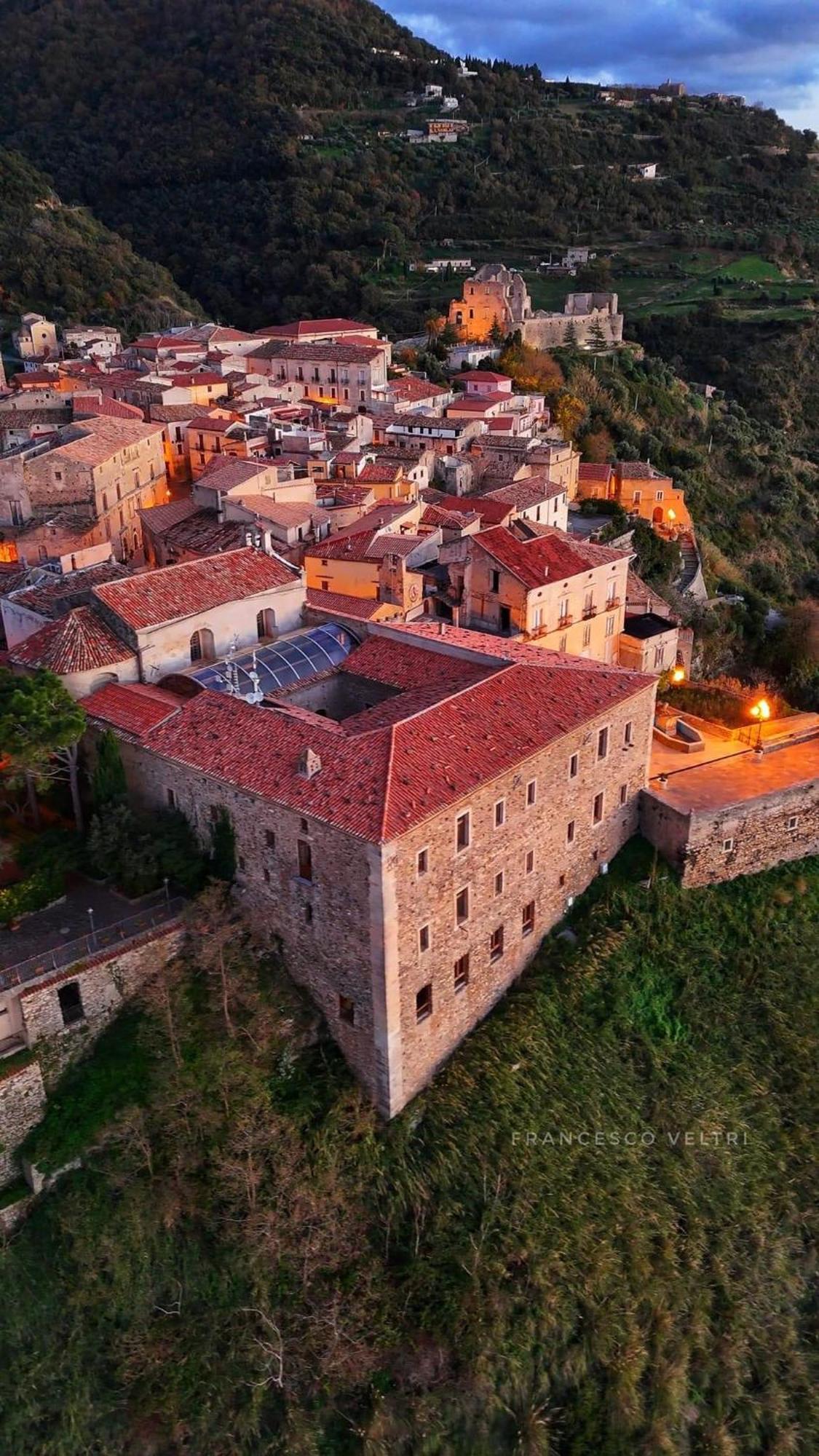Al Castello Apartment Fiumefreddo Bruzio Exterior foto